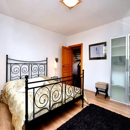 Countryside Escape For 9, Cleaning Included Honnay