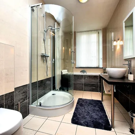 Countryside Escape For 9, Cleaning Included *