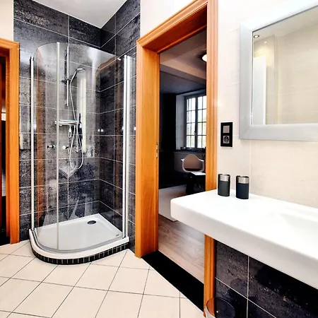 Countryside Escape For 9, Cleaning Included *