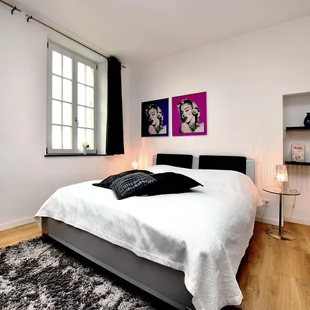 Countryside Escape For 9, Cleaning Included Holiday home *